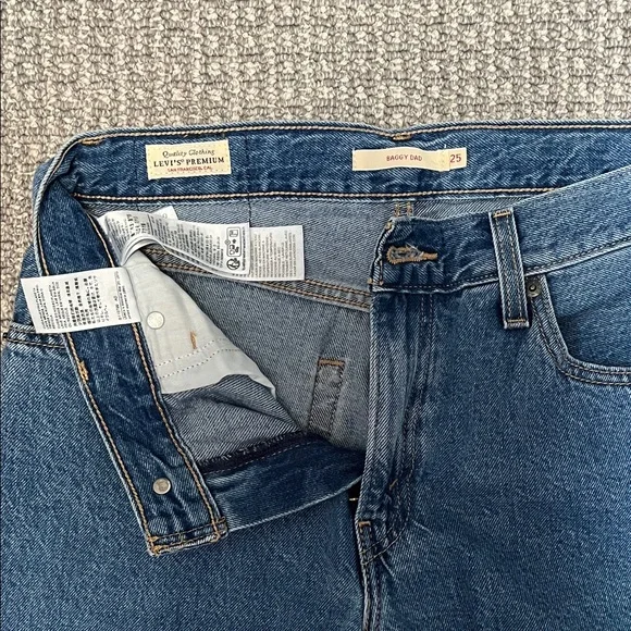 Vintage Levi's Baggy Dad Jeans - Picture 3 of 4